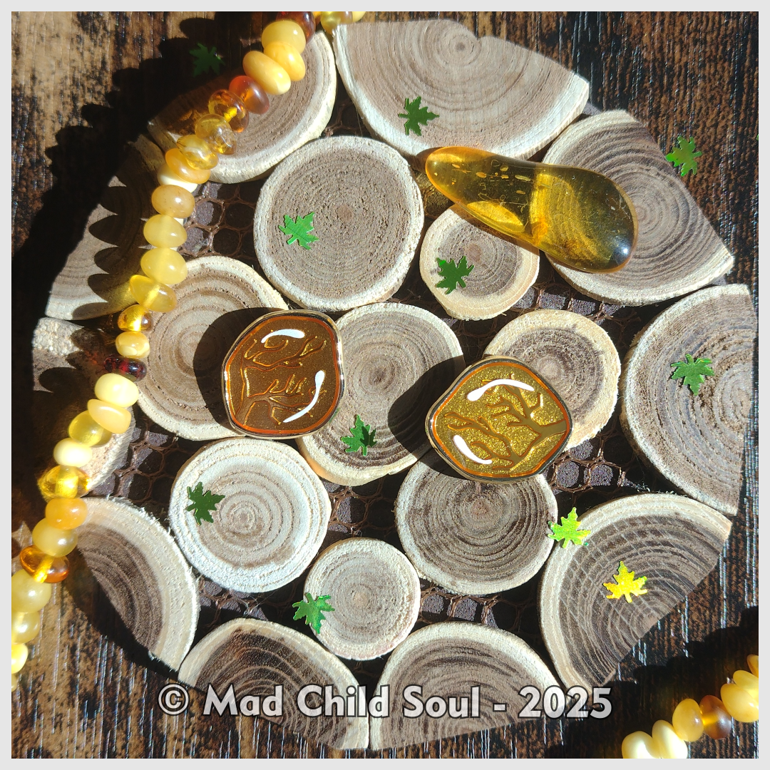Amber Roots (Mini Pin)