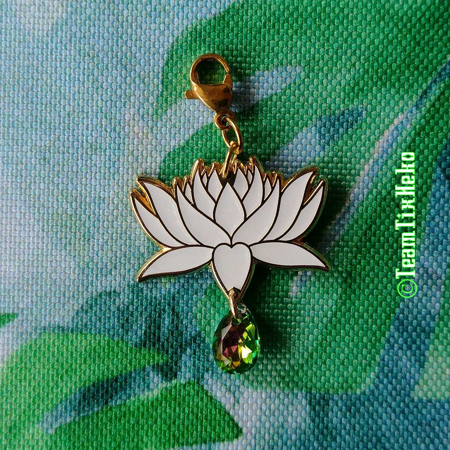 Bouquet de Lotus (Charm)